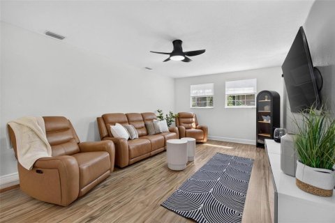Villa ou maison à louer à Saint Petersburg, Floride: 4 chambres, 133.04 m2 № 2348046 - photo 4