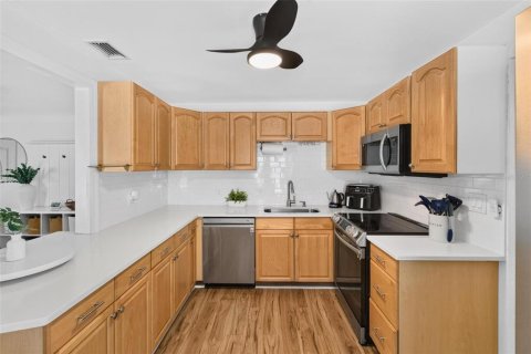 Villa ou maison à louer à Saint Petersburg, Floride: 4 chambres, 133.04 m2 № 2348046 - photo 7