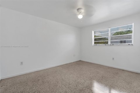 Apartment in Miami, Florida 2 bedrooms, 462.65 sq.m. № 1944972 - photo 14