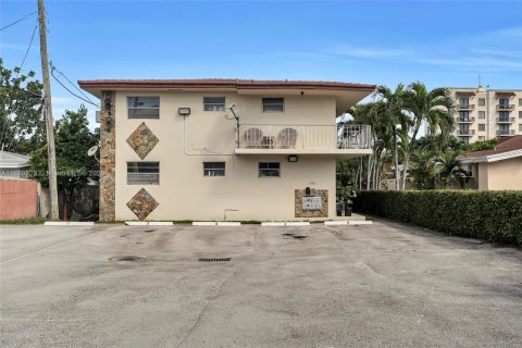 Apartment in Miami, Florida 2 bedrooms, 462.65 sq.m. № 1944972 - photo 1