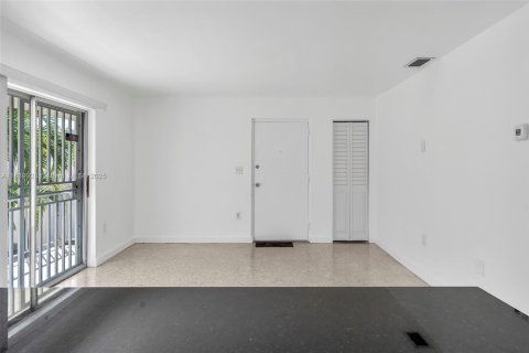 Apartment in Miami, Florida 2 bedrooms, 462.65 sq.m. № 1944972 - photo 8