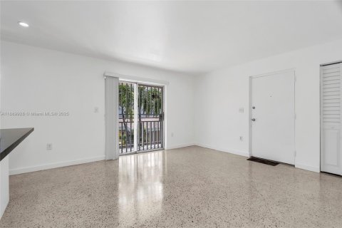 Apartment in Miami, Florida 2 bedrooms, 462.65 sq.m. № 1944972 - photo 9