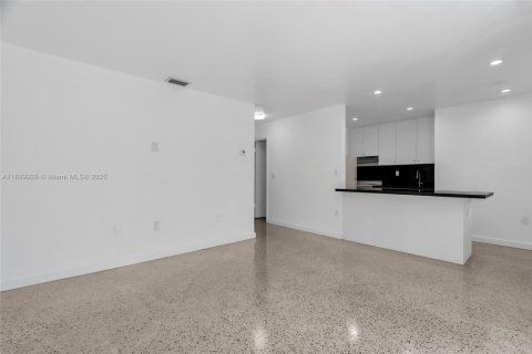 Apartment in Miami, Florida 2 bedrooms, 462.65 sq.m. № 1944972 - photo 4