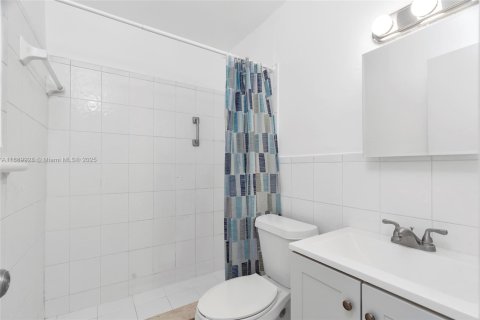 Apartment in Miami, Florida 2 bedrooms, 462.65 sq.m. № 1944972 - photo 10
