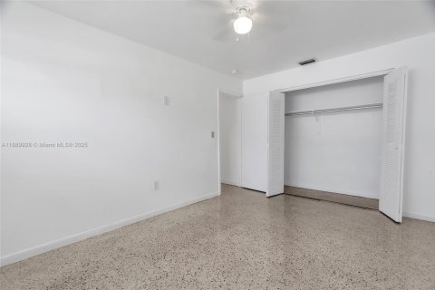 Apartment in Miami, Florida 2 bedrooms, 462.65 sq.m. № 1944972 - photo 16