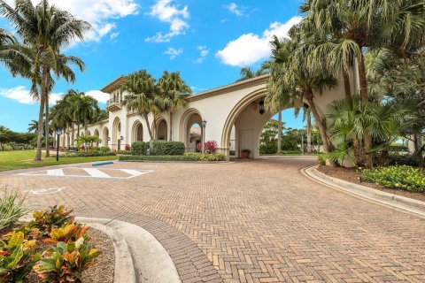 House in Wellington, Florida 5 bedrooms, 353.59 sq.m. № 967970 - photo 1