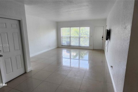 Apartment in Bay Harbor Islands, Florida 2 bedrooms, 100.24 sq.m. № 1895602 - photo 3
