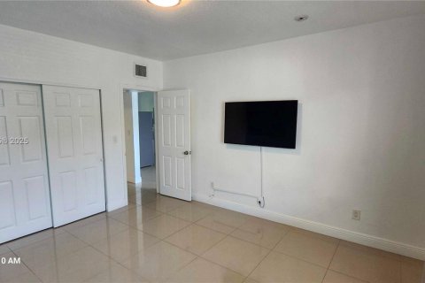 Apartment in Bay Harbor Islands, Florida 2 bedrooms, 100.24 sq.m. № 1895602 - photo 9