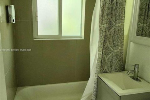 Apartment in Bay Harbor Islands, Florida 2 bedrooms, 100.24 sq.m. № 1895602 - photo 5
