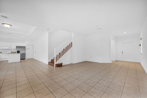 House in Miami, Florida 4 bedrooms, 243.96 sq.m. № 1931587 - photo 15