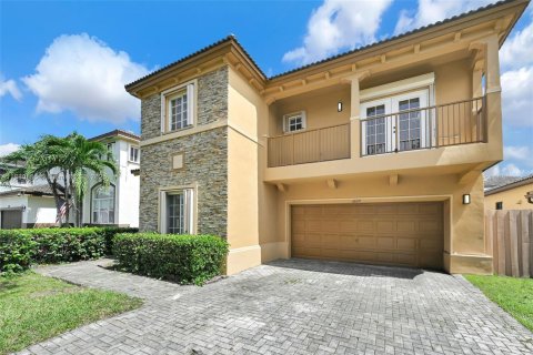 House in Miami, Florida 4 bedrooms, 243.96 sq.m. № 1931587 - photo 2