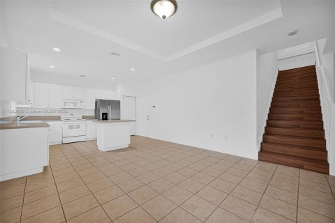 House in Miami, Florida 4 bedrooms, 243.96 sq.m. № 1931587 - photo 23