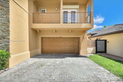 House in Miami, Florida 4 bedrooms, 243.96 sq.m. № 1931587 - photo 5