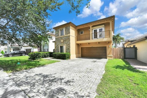 House in Miami, Florida 4 bedrooms, 243.96 sq.m. № 1931587 - photo 3