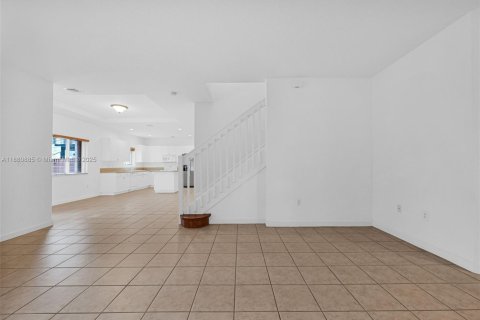 House in Miami, Florida 4 bedrooms, 243.96 sq.m. № 1931587 - photo 8