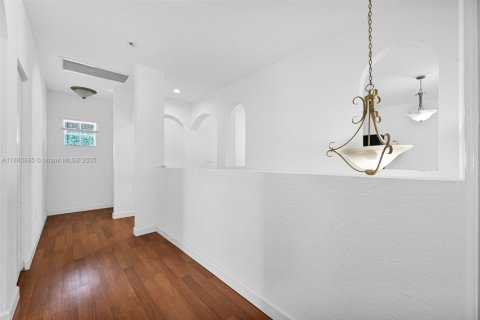 House in Miami, Florida 4 bedrooms, 243.96 sq.m. № 1931587 - photo 26