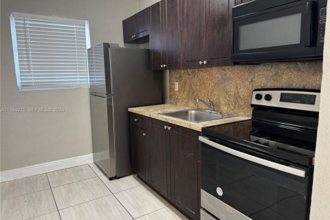 Apartamento en Opa-locka, Florida 2 dormitorios, 85.47 m2 № 2055865