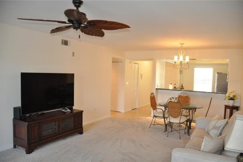 Condo in Punta Gorda, Florida, 2 bedrooms  № 2105645 - photo 9