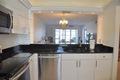 Condo in Punta Gorda, Florida, 2 bedrooms  № 2105645 - photo 12
