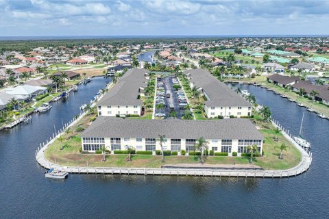 Condominio en Punta Gorda, Florida, 2 dormitorios  № 2105645