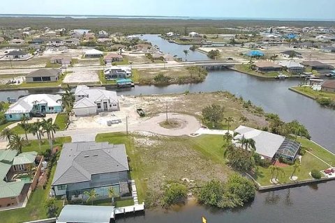 Land in Cape Coral, Florida № 1809047 - photo 2