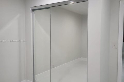 Condominio en venta en Miami, Florida, 1 dormitorio, 56.86 m2 № 1770332 - foto 4