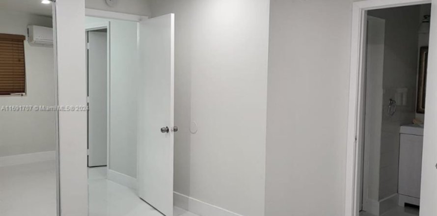 Condominio en Miami, Florida, 1 dormitorio  № 1770332