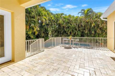 House in Tierra Verde, Florida 3 bedrooms, 224.82 sq.m. № 2140502 - photo 24