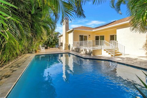 House in Tierra Verde, Florida 3 bedrooms, 224.82 sq.m. № 2140502 - photo 27