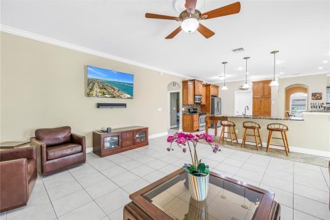 House in Tierra Verde, Florida 3 bedrooms, 224.82 sq.m. № 2140502 - photo 13