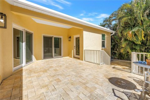 House in Tierra Verde, Florida 3 bedrooms, 224.82 sq.m. № 2140502 - photo 25