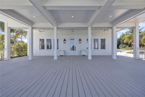 House in Bokeelia, Florida 4 bedrooms, 297.29 sq.m. № 2138161 - photo 17