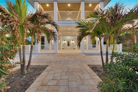 House in Bokeelia, Florida 4 bedrooms, 297.29 sq.m. № 2138161 - photo 16