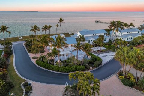 Villa ou maison à Bokeelia, Floride 4 chambres, 297.29 m2 № 2138161