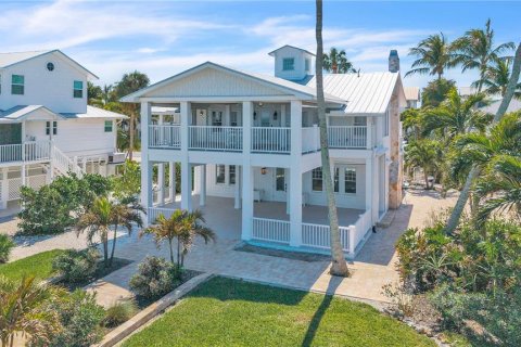 House in Bokeelia, Florida 4 bedrooms, 297.29 sq.m. № 2138161 - photo 13