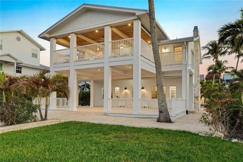House in Bokeelia, Florida 4 bedrooms, 297.29 sq.m. № 2138161 - photo 11
