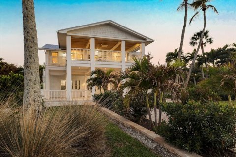 House in Bokeelia, Florida 4 bedrooms, 297.29 sq.m. № 2138161 - photo 14