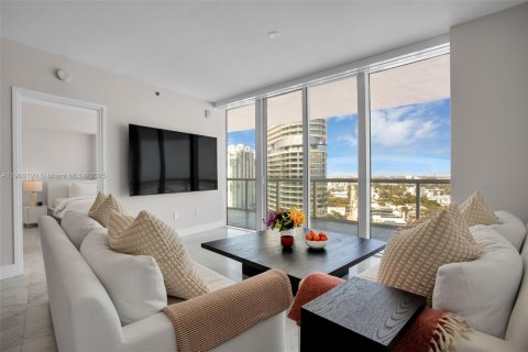 Condo in Miami Beach, Florida, 2 bedrooms № 1964158 - photo 1