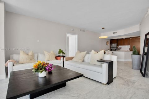 Condo in Miami Beach, Florida, 2 bedrooms № 1964158 - photo 2