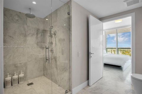 Condo in Miami Beach, Florida, 2 bedrooms № 1964158 - photo 16