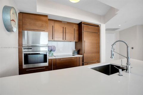 Condo in Miami Beach, Florida, 2 bedrooms № 1964158 - photo 9