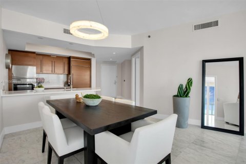 Condo in Miami Beach, Florida, 2 bedrooms № 1964158 - photo 4