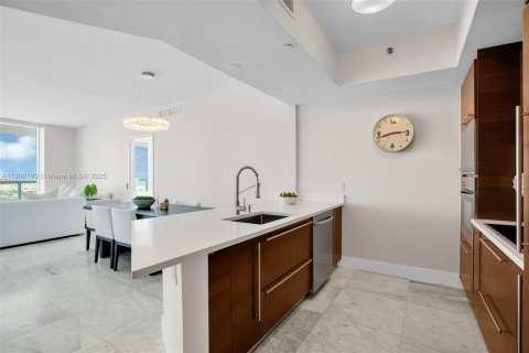 Condo in Miami Beach, Florida, 2 bedrooms № 1964158 - photo 10