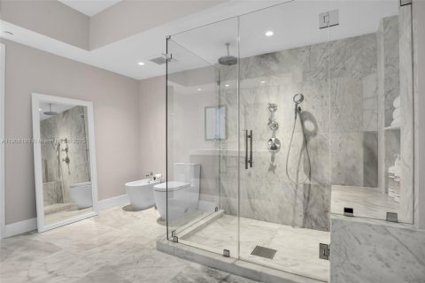 Condo in Miami Beach, Florida, 2 bedrooms № 1964158 - photo 23