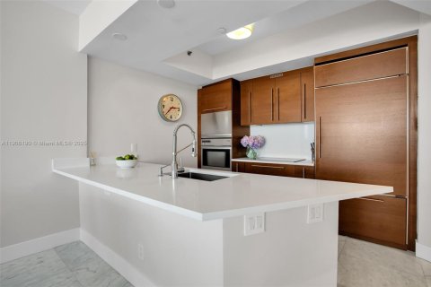 Condo in Miami Beach, Florida, 2 bedrooms № 1964158 - photo 7