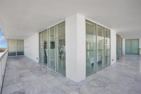 Condo in Miami Beach, Florida, 2 bedrooms № 1964158 - photo 26