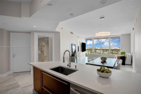 Condo in Miami Beach, Florida, 2 bedrooms № 1964158 - photo 11