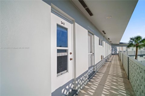 Купить кондоминиум в Норт-Майами, Флорида 1 спальня, 65.87м2, № 1972896 - фото 4