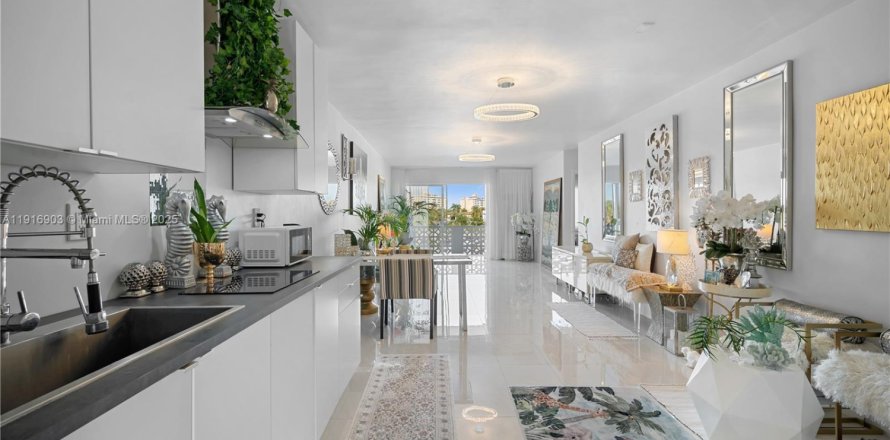 Кондоминиум с 1 спальней в Норт-Майами, Флорида № 1972896