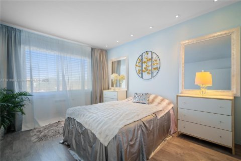 Купить кондоминиум в Норт-Майами, Флорида 1 спальня, 65.87м2, № 1972896 - фото 17